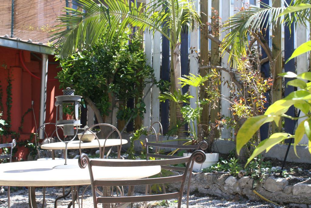 Hôtel La Villa Patricia - Charme et Tradition Villefranche-sur-Mer Esterno foto